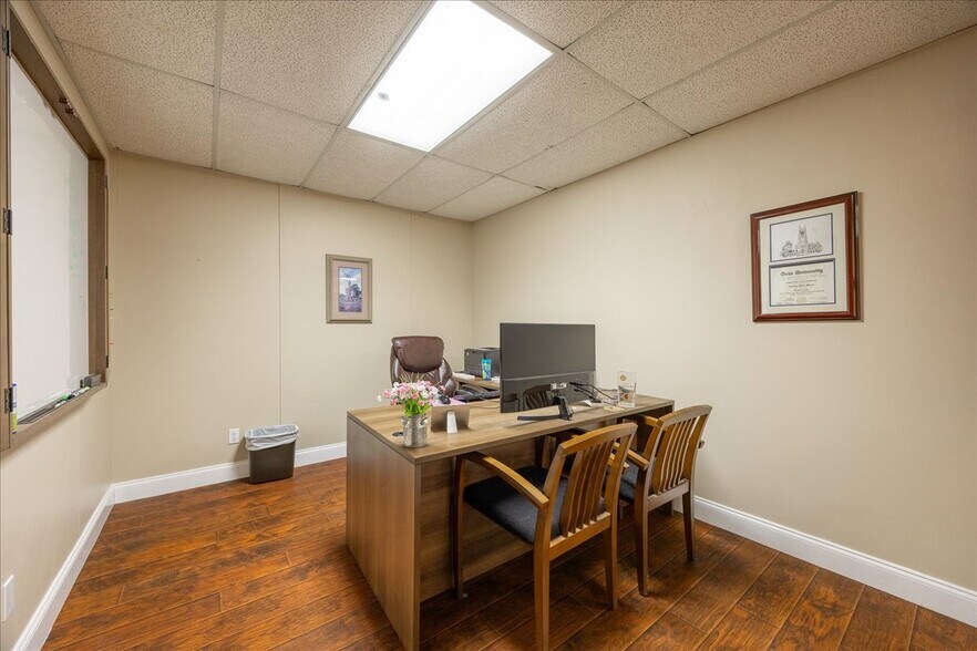 More Photos Of 812 Lexington Dr, Plano Office For Sale