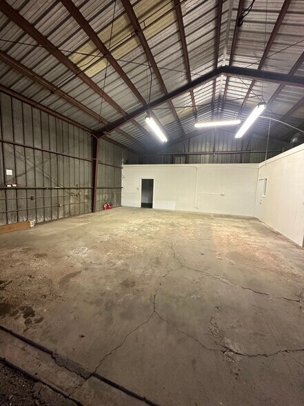 More Photos Of 12408 Carson St, Hawaiian Gardens Industrial For Lease