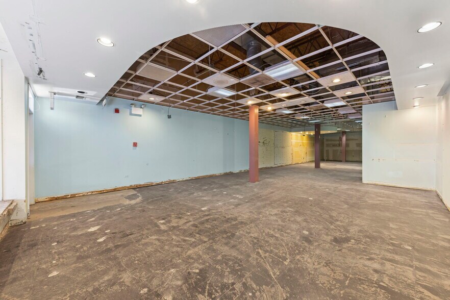 More Photos Of 111-123 Jefferson Ave, Naperville Storefront For Lease