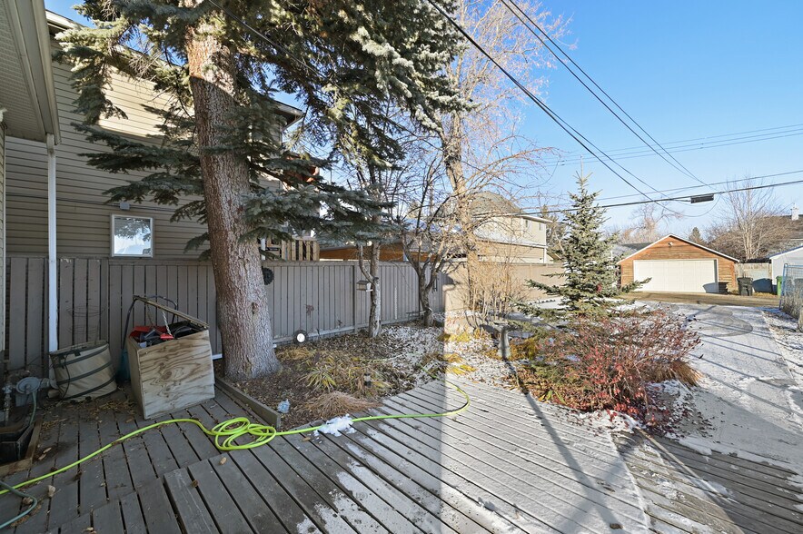 More Photos Of 132 17 Avenue NW, Calgary Office For Sale