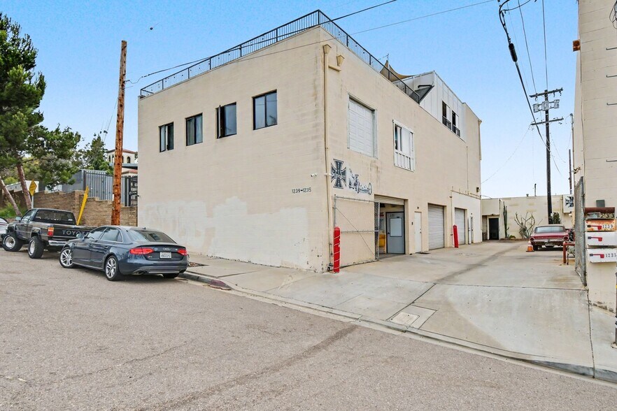 More Photos Of 1235-1239 Cushman Ave, San Diego Service For Sale