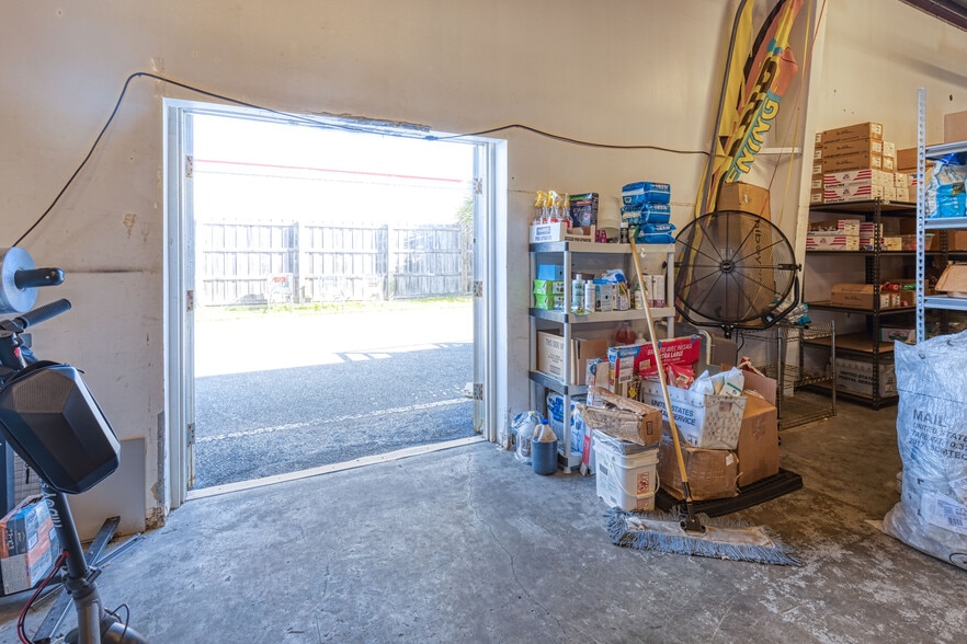 More Photos Of 5521 Blanding Blvd, Jacksonville Warehouse For Sale