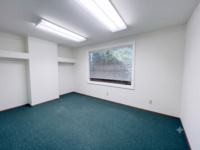 More Photos Of 1616 Alhambra Ave, Martinez Storefront For Lease