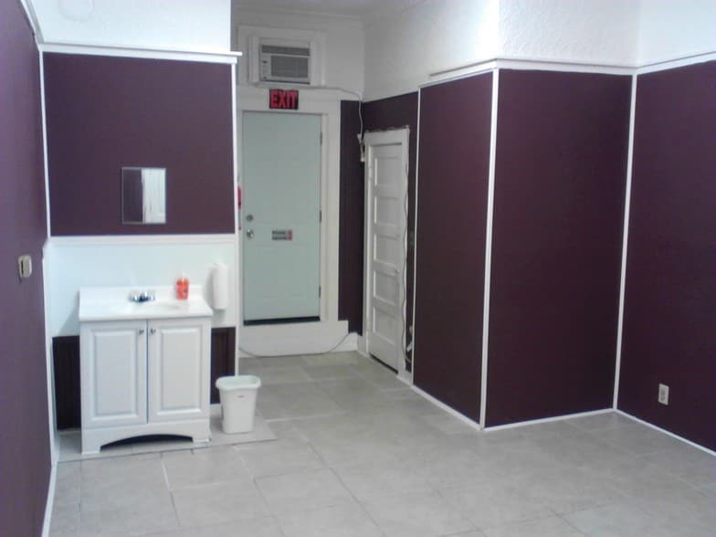 More Photos Of 212-214 N Beacon St, Watertown Freestanding For Lease