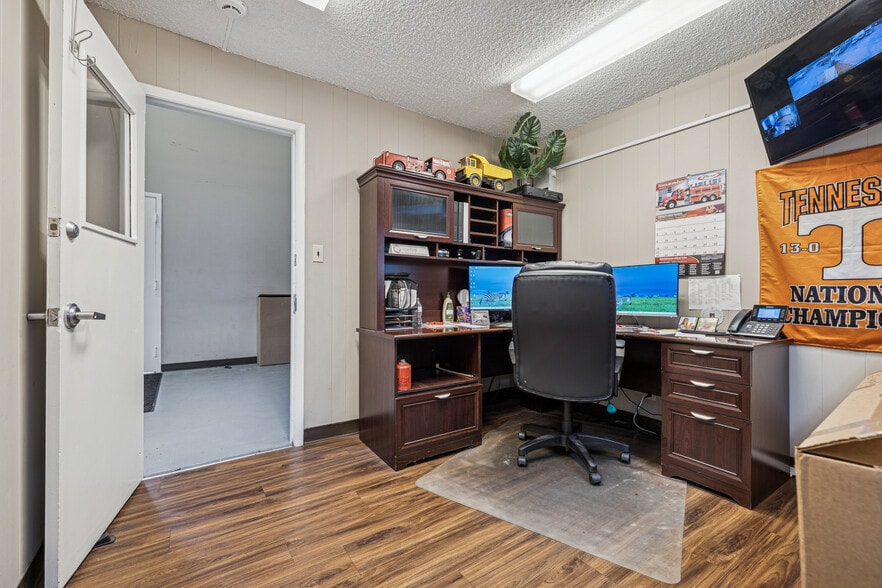 More Photos Of 3502 Dickerson Pike, Nashville Flex For Sale