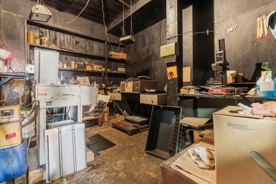 More Photos Of 302 E Washington Ave, Ava General Retail For Sale