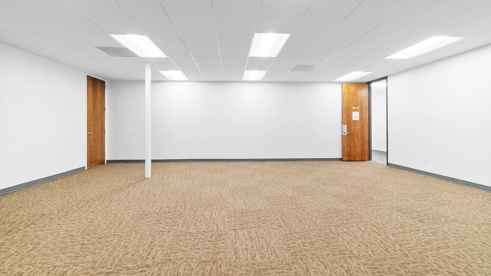 More Photos Of 2503 Lake Rd, Huntsville Office For Lease