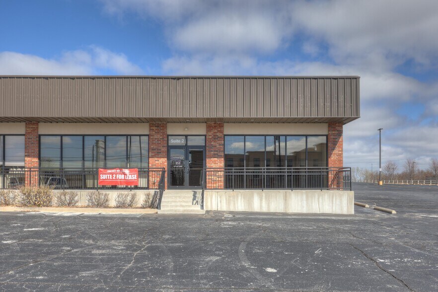 More Photos Of 2715 E 32nd St, Joplin Office For Lease
