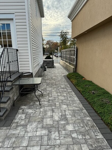 More Photos Of 196 S 1st St, Lindenhurst Loft Creative Space For Lease