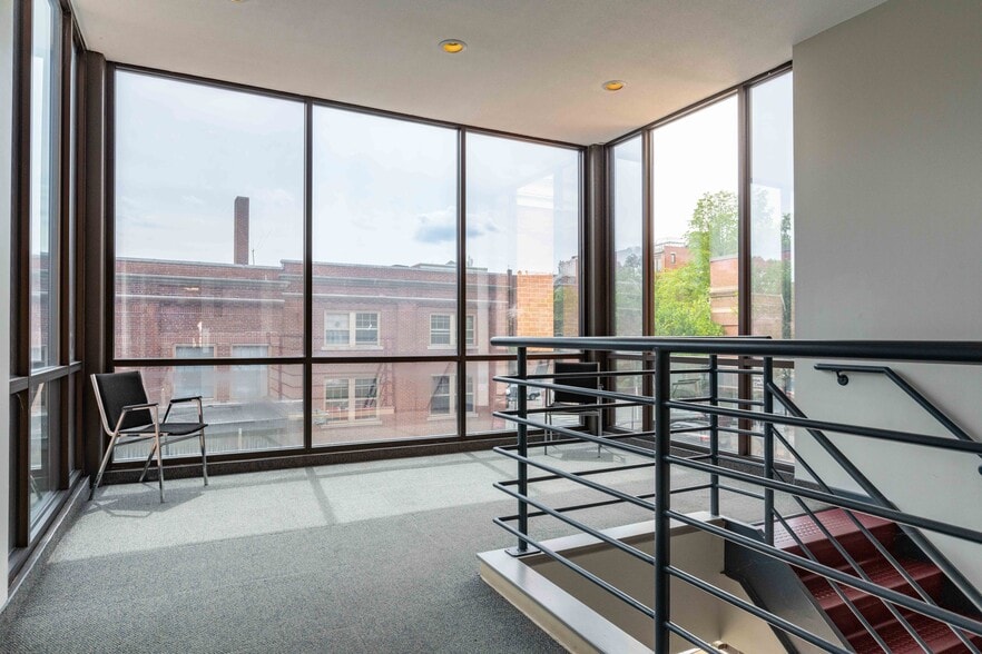 More Photos Of 47 Pleasant St, Northampton Office For Lease