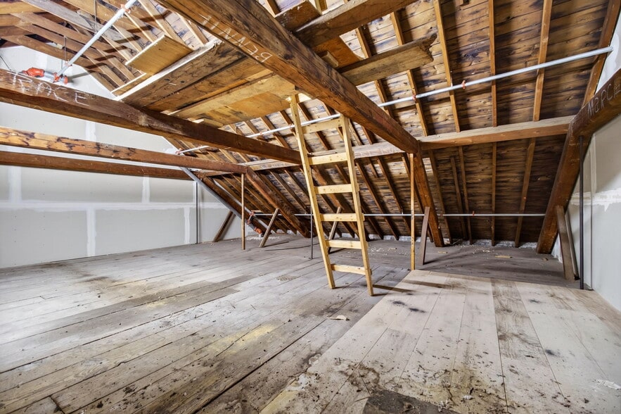 More Photos Of 420 Park St, Housatonic Flex For Sale