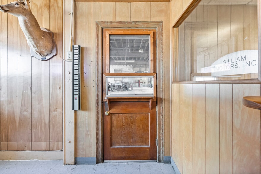 More Photos Of 1336 Main St, Dillwyn Auto Dealership For Sale