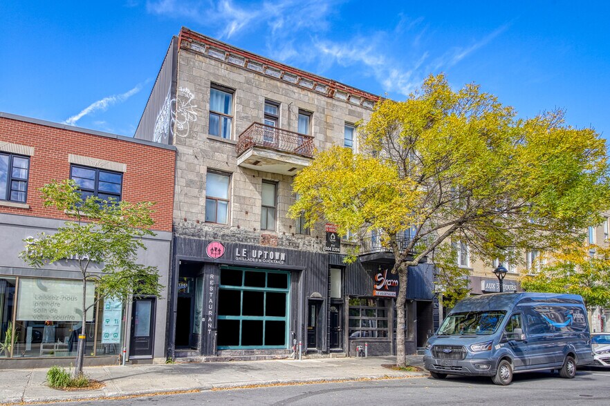 More Photos Of , Montréal General Retail For Sale