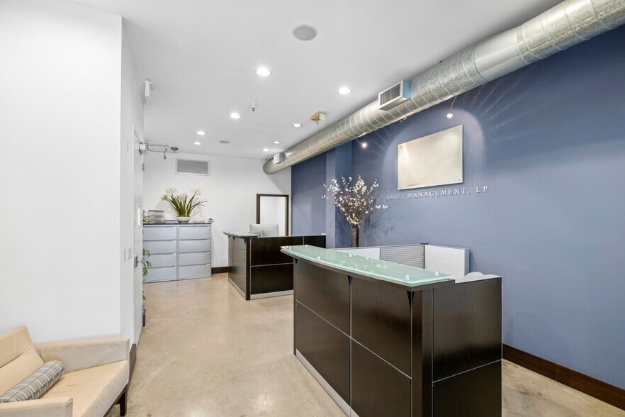 More Photos Of 517 30th St, Newport Beach Freestanding For Sale
