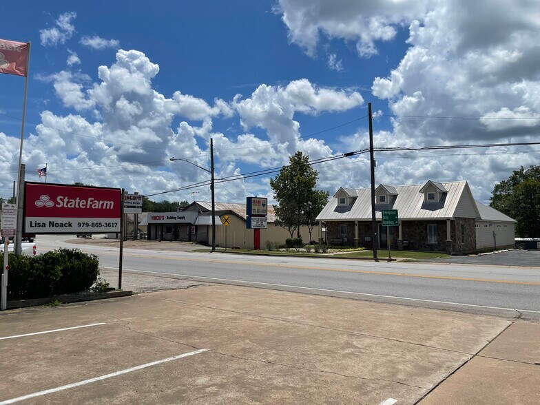 More Photos Of 423 E Main St, Bellville Medical For Lease