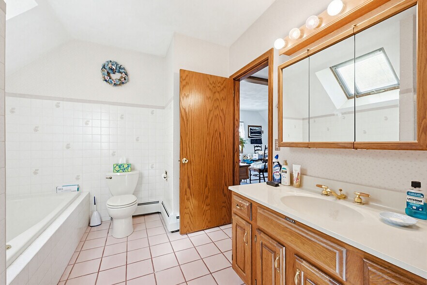 More Photos Of 1501 Lonsdale Ave, Lincoln General Retail For Sale