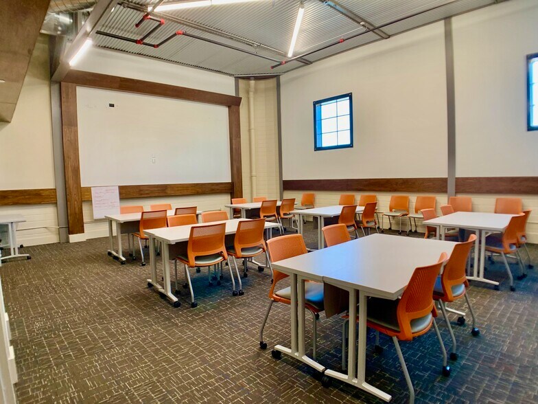 More Photos Of 612 Nogalitos St, San Antonio Flex For Sale