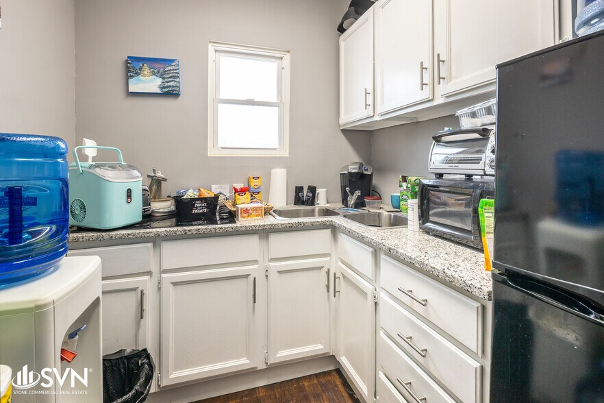 More Photos Of 117 W Second St, Lexington Office For Sale