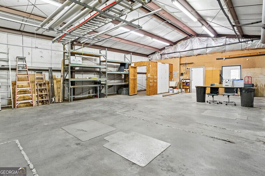 More Photos Of 12 Tower Pl, Newnan Service For Lease