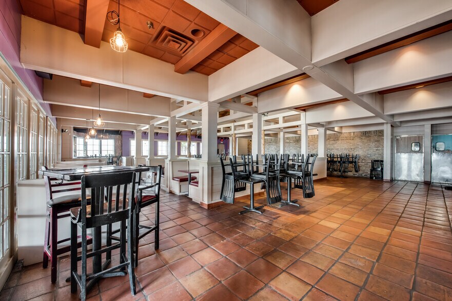 More Photos Of 5812 N Interstate 35, Denton Restaurant For Sale