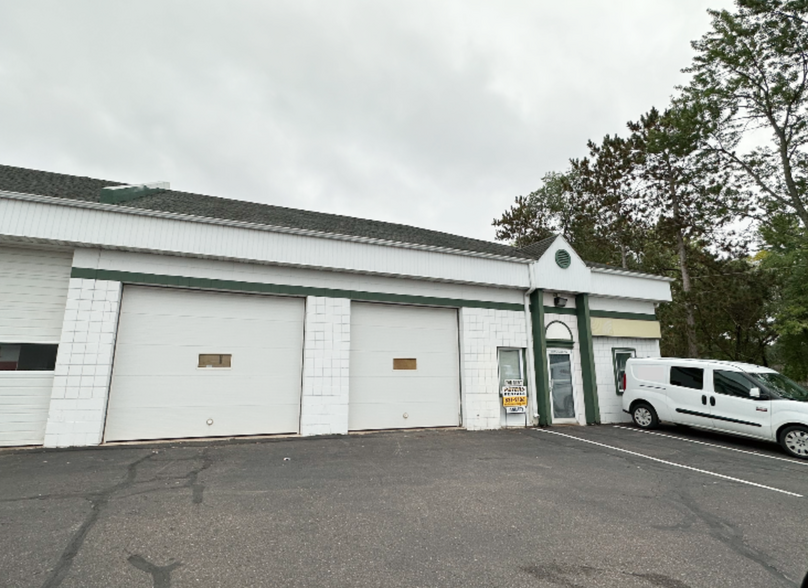 Primary Photo Of 3407 E Hamilton Ave, Eau Claire Auto Repair For Lease