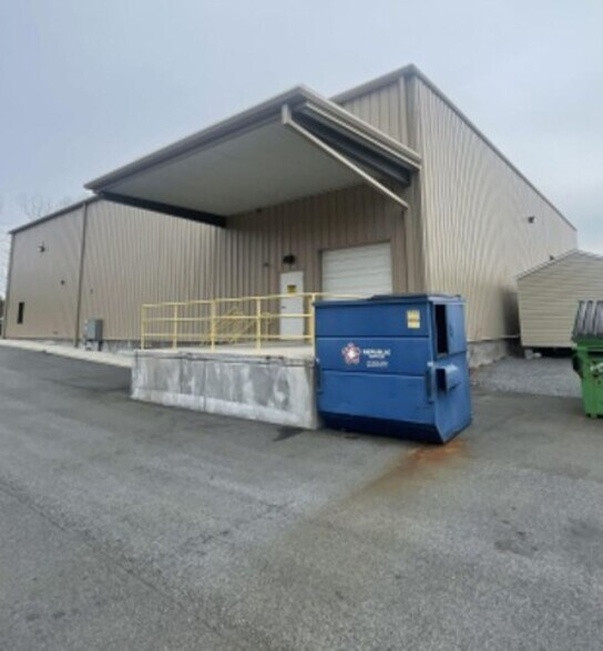More Photos Of 265 Ewing Dr, Rustburg Showroom For Lease