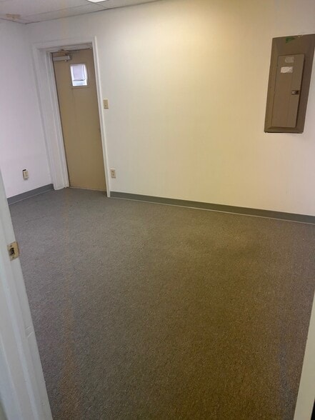 More Photos Of 19 W Bel Air Ave, Aberdeen Storefront For Lease