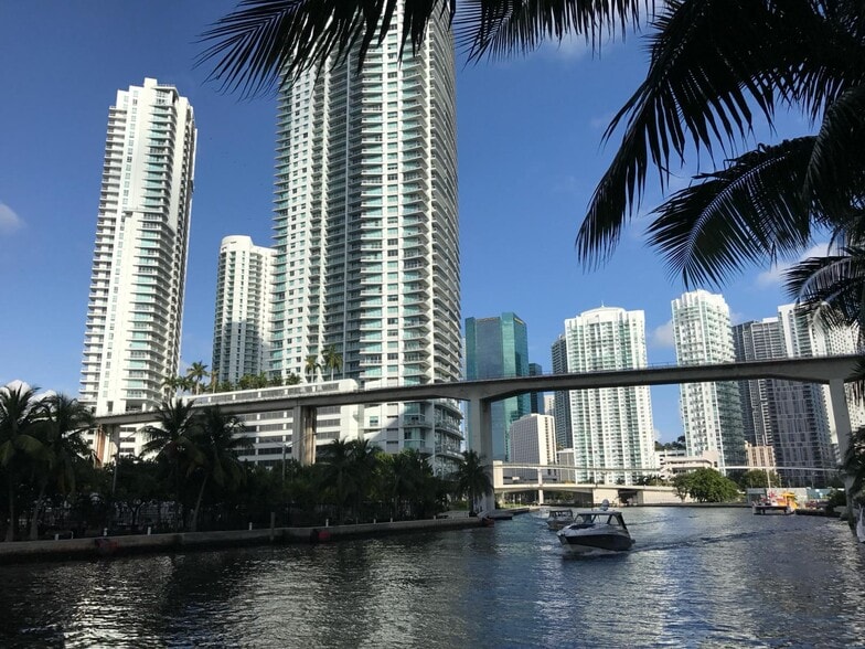 More Photos Of 175 SW 7th St, Miami Medical For Lease