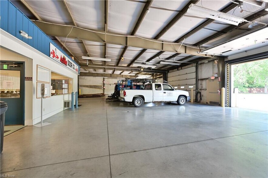 More Photos Of 938 Lorain Blvd, Elyria General Retail For Sale