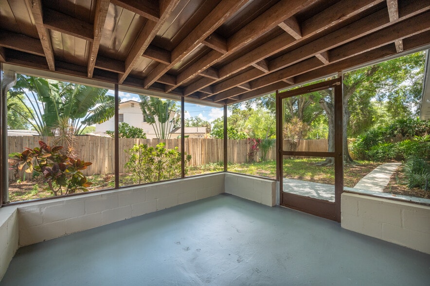 More Photos Of 5105 Memorial Hwy, Tampa Office Residential For Lease