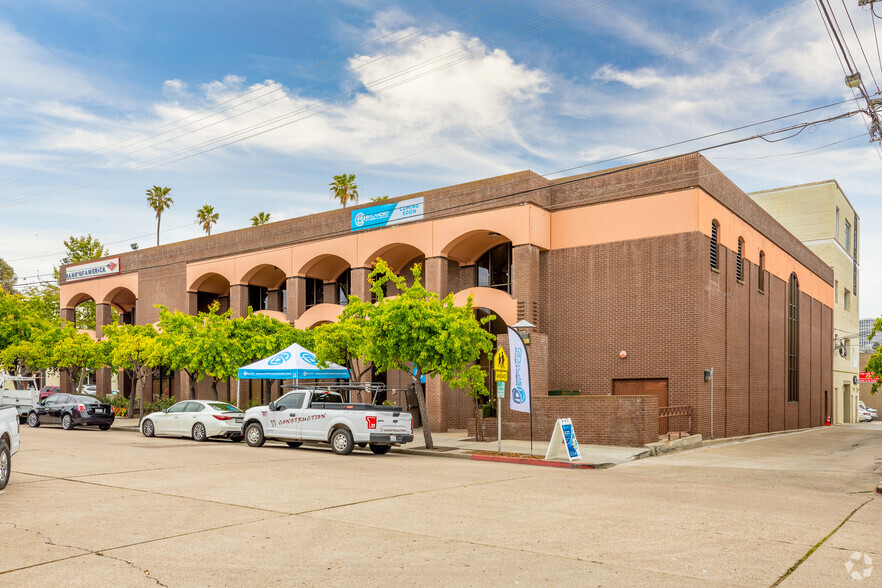 Primary Photo Of 7680 Girard Ave, La Jolla Office For Lease