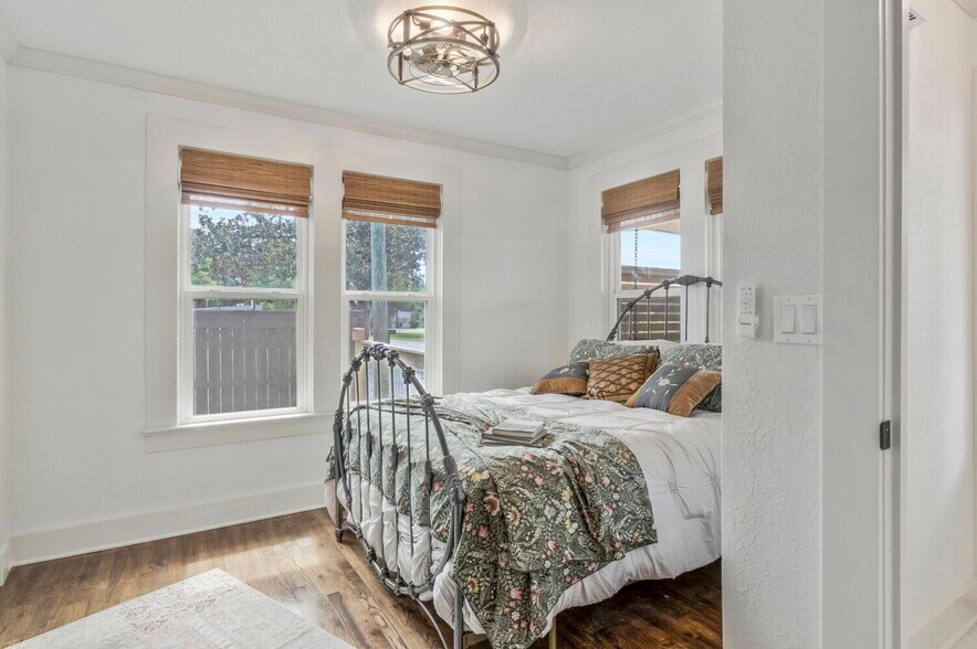 More Photos Of 6682 Ravine St, Milton Office Residential For Sale