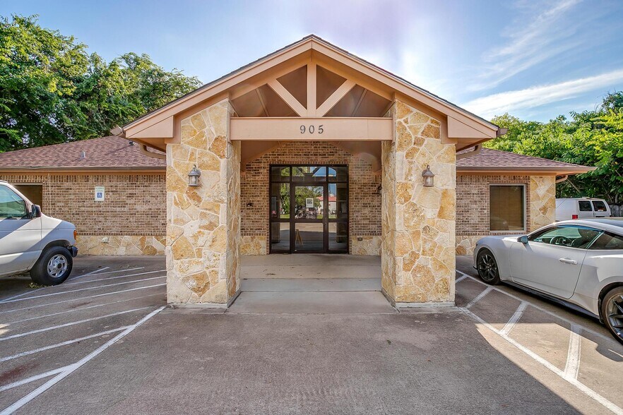 More Photos Of 905 Roberts Cut Off Rd, River Oaks Office For Sale