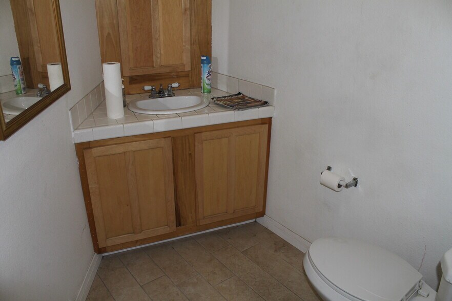 More Photos Of 661 N Pacific Ave, San Pedro Manufacturing For Sale