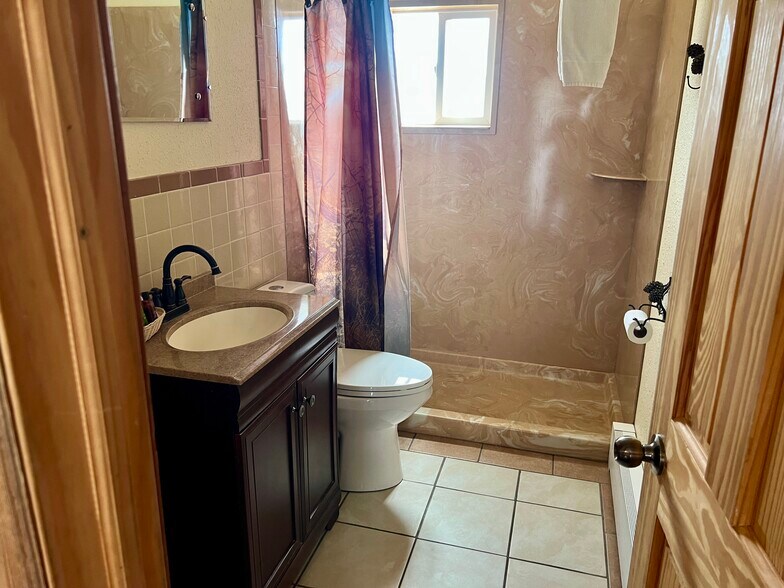 More Photos Of 501 S 6th St, Thermopolis Hotel For Sale