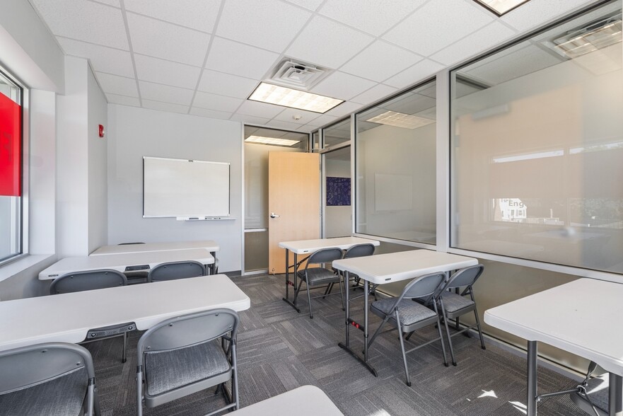 More Photos Of 251-255 Andover St, Peabody Storefront For Lease