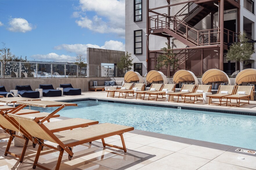 More Photos Of 6933 Santa Monica Blvd, Los Angeles Apartments For Lease