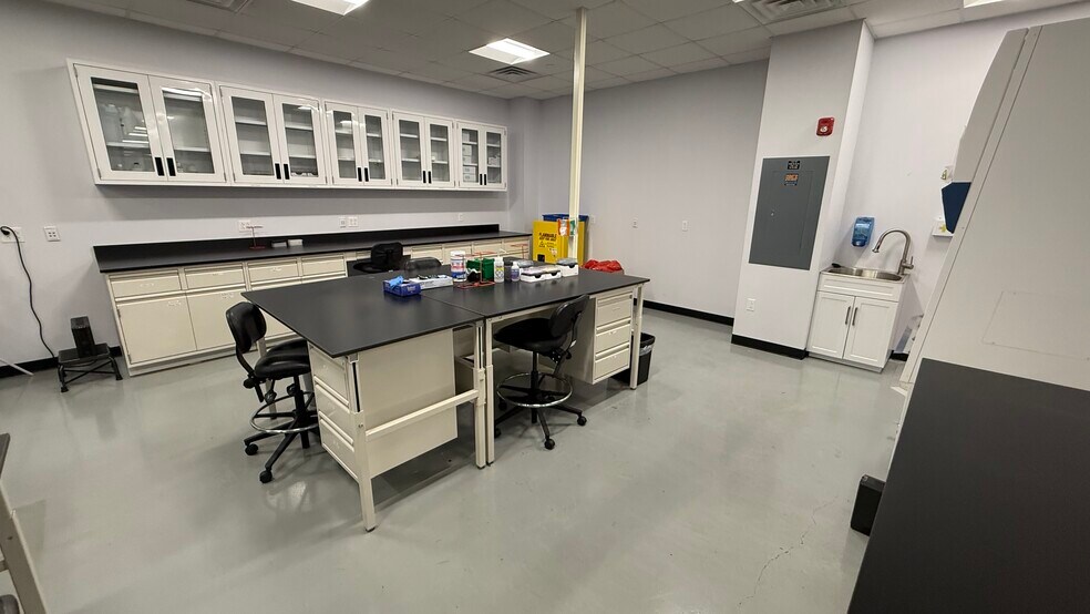 More Photos Of 2550 Brodhead Rd, Bethlehem Flex For Lease