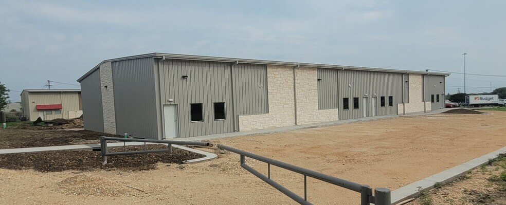 More Photos Of 161 Weldon Johnson Way, Kyle Industrial For Lease
