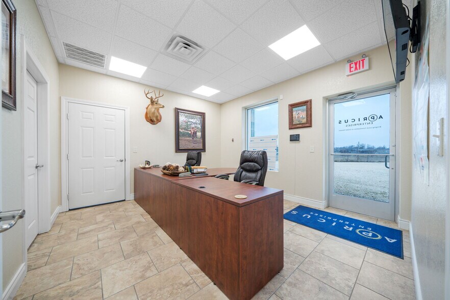 More Photos Of 200 N Yule Ave, Charlotte Office For Sale