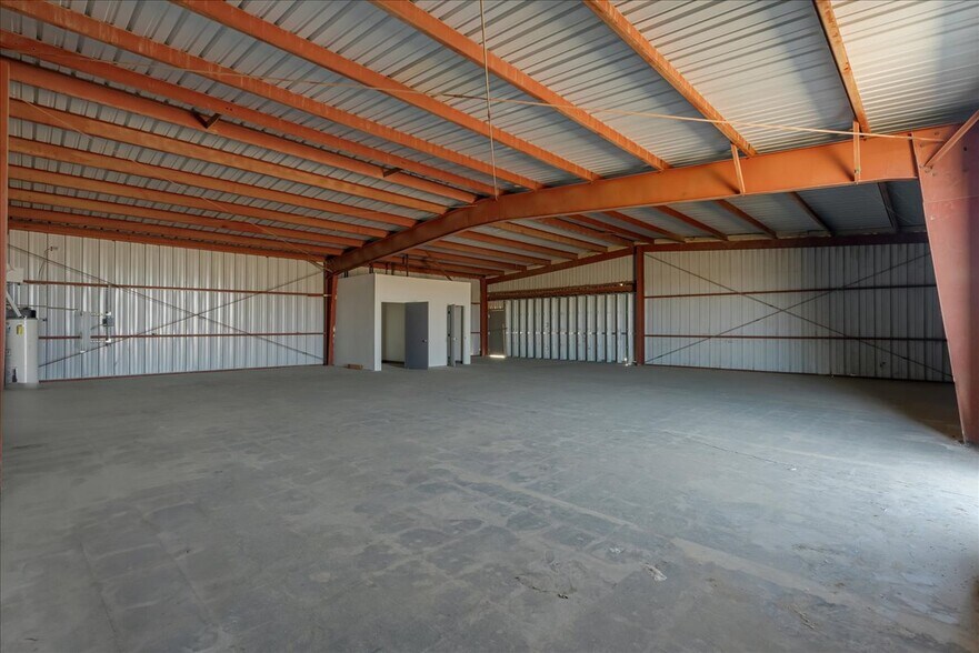 More Photos Of 6288 Curtis Pl, California City Warehouse For Sale