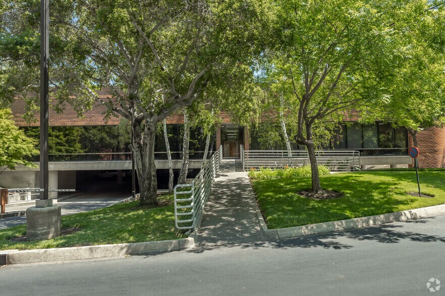 More Photos Of 11335 Gold Express Dr, Gold River Office For Lease