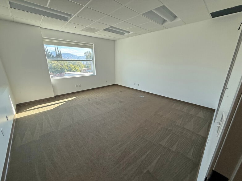 More Photos Of 15853 Monte St, Sylmar Distribution For Sale