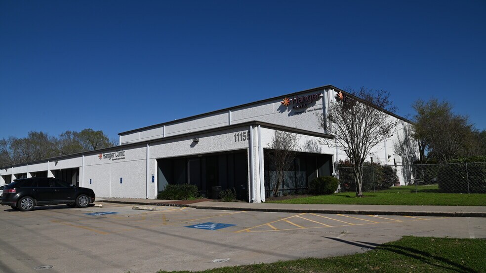 Primary Photo Of 11155 S Main St, Houston Medical For Sale