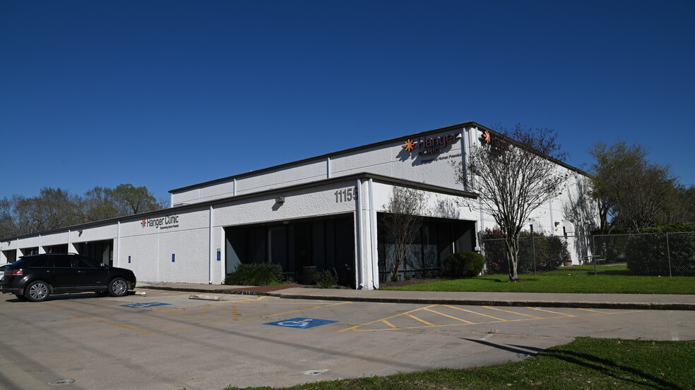 Primary Photo Of 11155 S Main St, Houston Medical For Lease