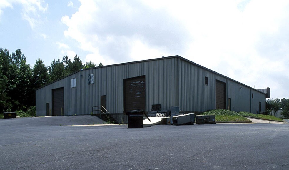 More Photos Of 8181 Industrial Pl, Alpharetta Light Distribution For Lease