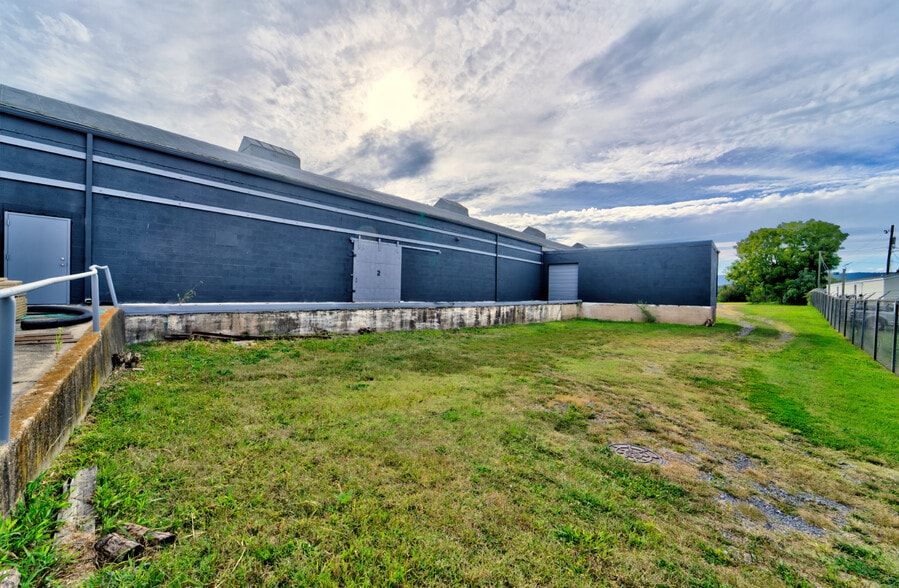 More Photos Of 110 McCauley Dr, Timberville Warehouse For Sale