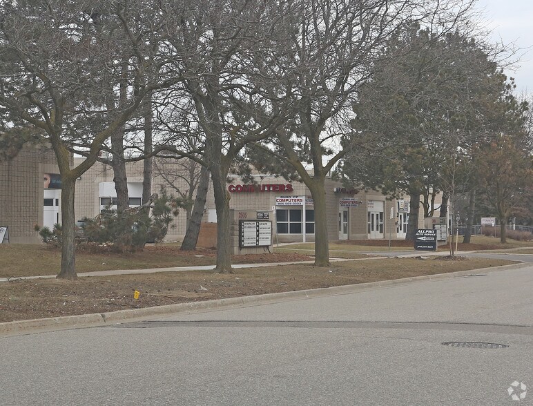More Photos Of 2485 Dunwin Dr, Mississauga Warehouse For Lease