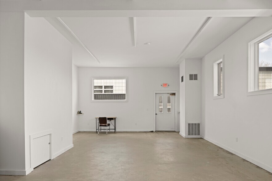 More Photos Of 78 Green St, Hudson Freestanding For Sale