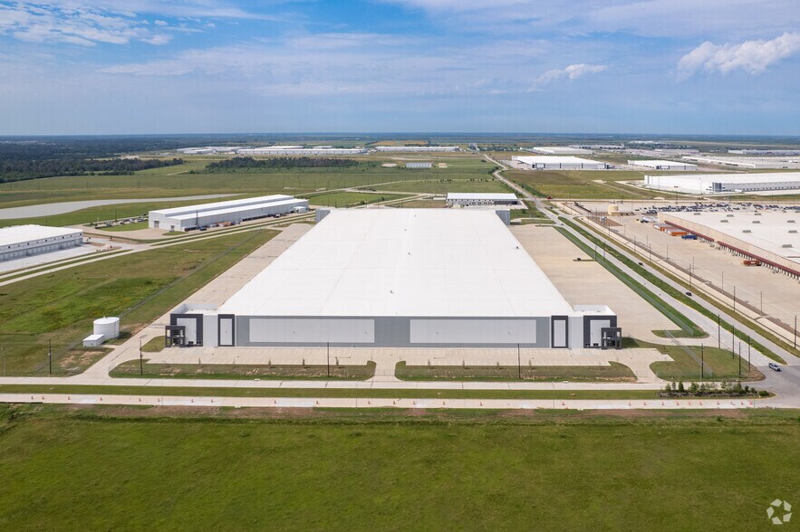 More Photos Of 2062 Woods Road, Brookshire Warehouse For Lease